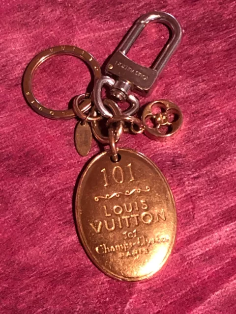 LOUIS VUITTON 101 Champs Elysees Maizeon Key Charm Gold 90545