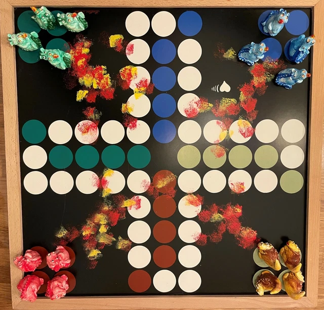 BRETTSPIEL MENSCH ÄRGERE DICH NICHT XXL Design-Figuren feuerspeiende