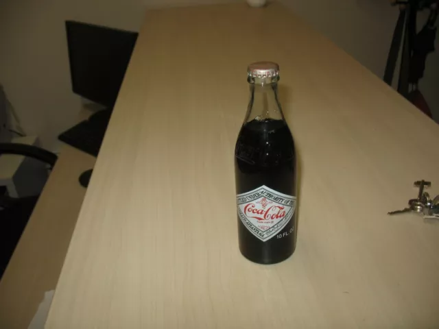 Bottiglia In Vetro Della Coca Cola Piena Vintage 1977