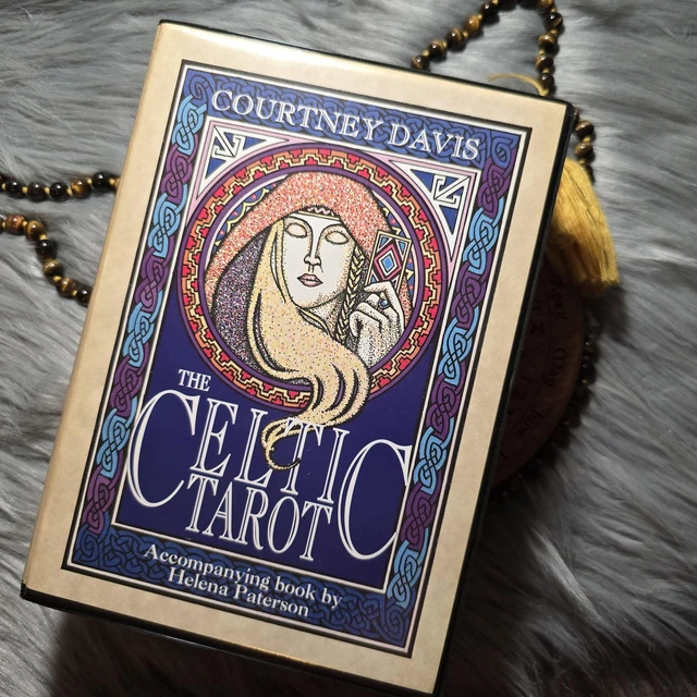 Helena Paterson The Celtic Tarot タロットカード The Celtic Tarot: Amazon.co.uk: Paterson, Helena, Davis, Courtney