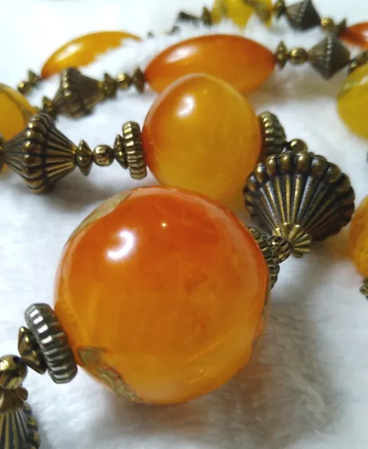 Unsigned ACRYLIC Amber, Honey, and Gold Tone Bead Big Chunky VTG Necklace!