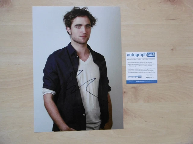 Robert Pattinson Twilight Framed Autograph Picture - Movie Memorabilia Display With Printed Signature (US Letter Size) - View #7