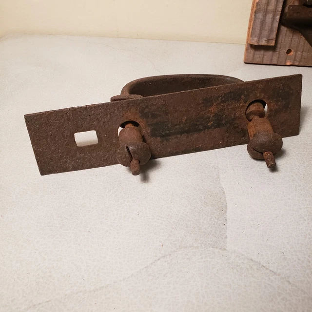Antique Cast Iron old Farm Door Handle Pull Heavy Duty Cast Iron Salvage + Lock 2