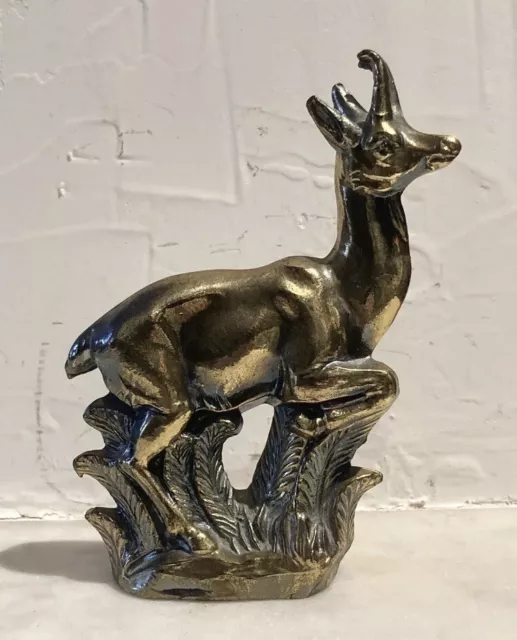 BICHE - Ancienne statuette en Régule signée.