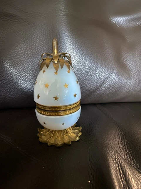 Ancienne boîte sucrier bonbonnière en opaline blanche Avon | Poule