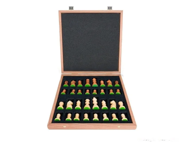 Staunton Chess Set in Box with Chess Pieces 3