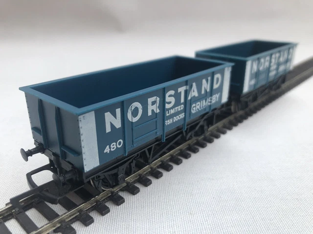 2 X HORNBY R220 OO Gauge Norstand Grimsby Fish Docks Mineral Wagons 480 ...