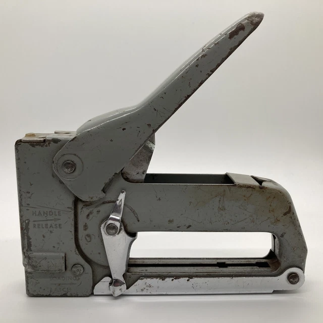 VINTAGE 1950 SWINGLINE 101 Tacker Staple Gun Stapler Garage 19.95
