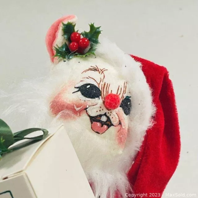 Annalee Doll Santa Mouse Red Nose Holding Box Gift Merry Christmas 2