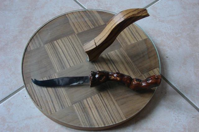 Plateau à Fromage Vintage En Verre Trempé, Pieds Dauphin Et Poignée Métal Argenté, Très Bon état