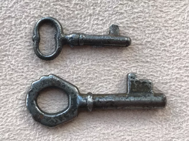 2 Small Vintage Closed Barrel Skeleton Keys approx. 1”, and 1 1/2”
