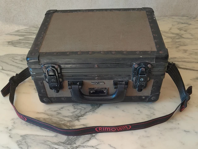 RIMOWA JEEP SAFARI Khaki Green with Keyless Strap Camera Case With