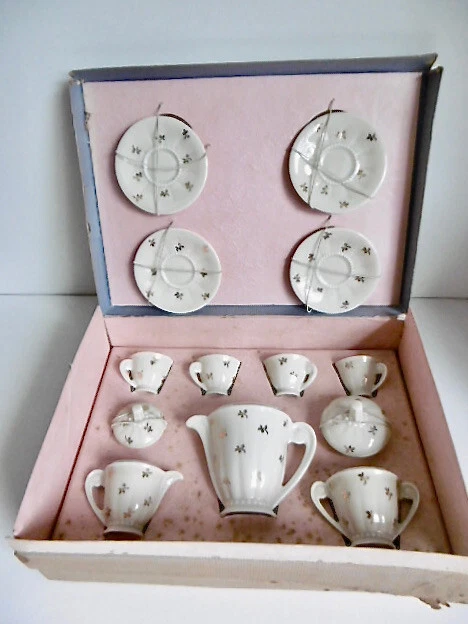 Dînette Ancienne En Porcelaine Blanche - 21 Pièces Décor Peint Main - Occasion Collection