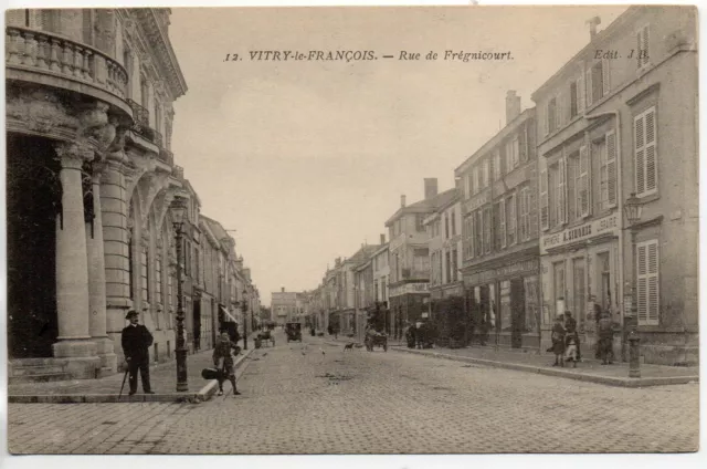 VITRY LE FRANCOIS - Marne - CPA 51 - rue de Fregnicourt - librairie