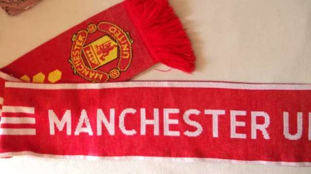 écharpe club de football anglais Manchester united de marque Adidas !