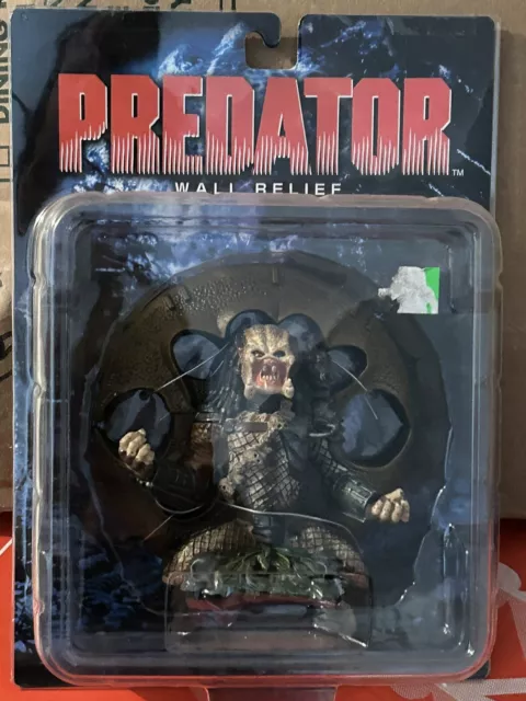 Predator Un Masked  Figure Wall Relief X-plus Toys