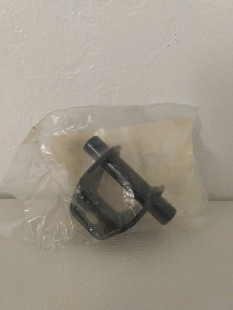 Genuine Harley-Davidson Fuel Tank Mounting Bracket 61660-85 N.O.S.