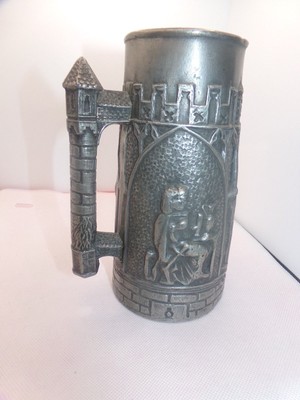 L P PICHET EN ETAIN DECOR CHATEAU FORT EN RELIEF FLEUR DE LYS 