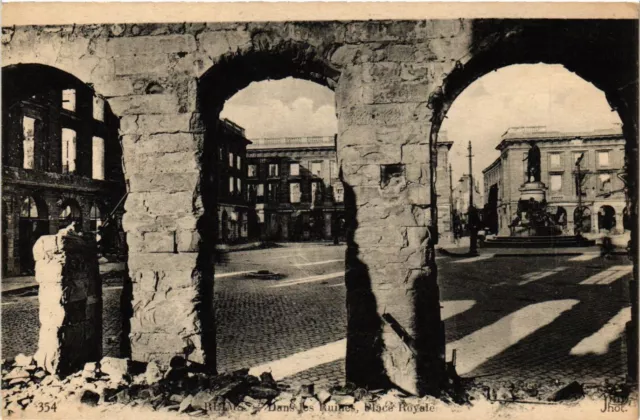 CPA AK Militaire - Reims - Ruins - Place Royale (696846)