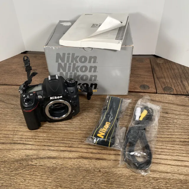 Nikon D7000 16.2MP Digital SLR Camera Body with Box and Manual