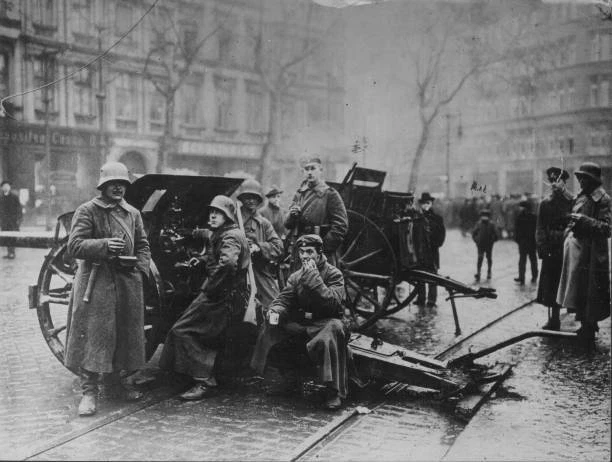 GERMAN SOCIALIST REVOLUTIONARIES Berlin during World War One, Germ Old