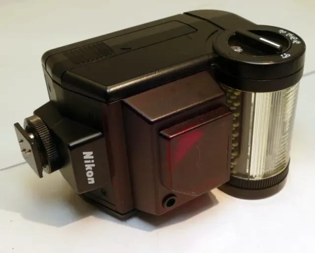 Nikon Speedlight SB-20 Flash Fonctionne, Mais Manquant Pièces Ou Réparation, As