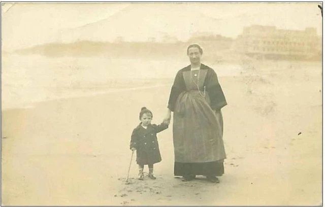 64.Biarritz.cp Photo.woman And Child On The Beach