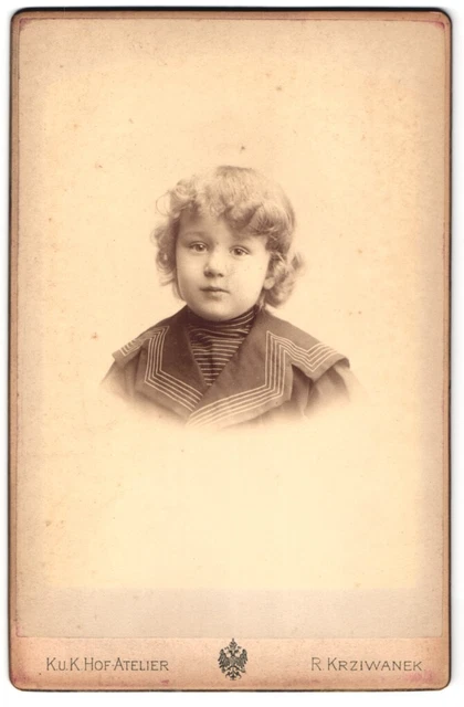 Fotografie R. Krziwanek, Wien, Hofstallstr. 5, Portrait süßer Bube mit lockigem