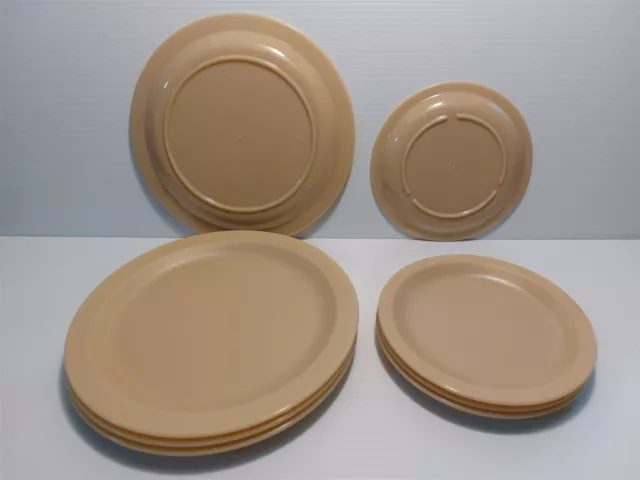 Lot Of 8 Beige Cambro Polycarbonate Plates - Four 9" 9Cwnr + Four 6.5" 65Cwnr