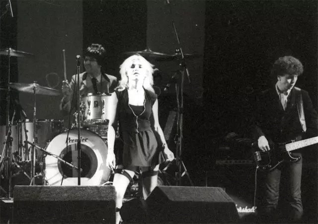 Blondie-Debbie-Harry-POSTER-Blk-live-stage