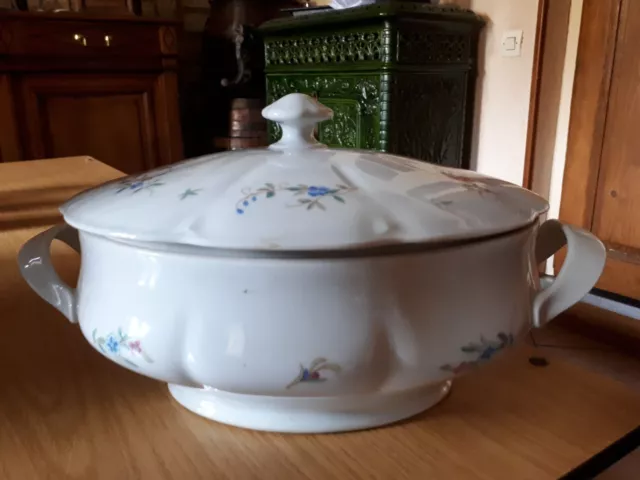 Soupière en porcelaine de Limoges. Haviland - Modèle Fleurs. Parfait état.