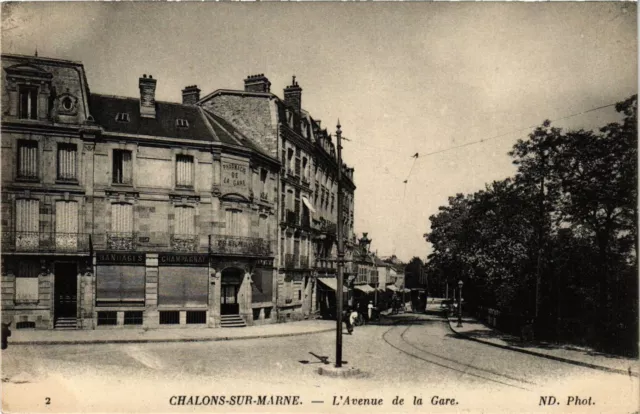 CPA CHALONS-sur-MARNE - L'Avenue de la Gare (742322)
