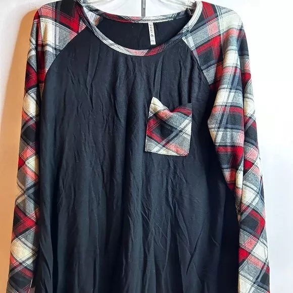 Lucky Long sleeve tunic top with plaid sleeves and pocket.  Size 3x. long sleeve