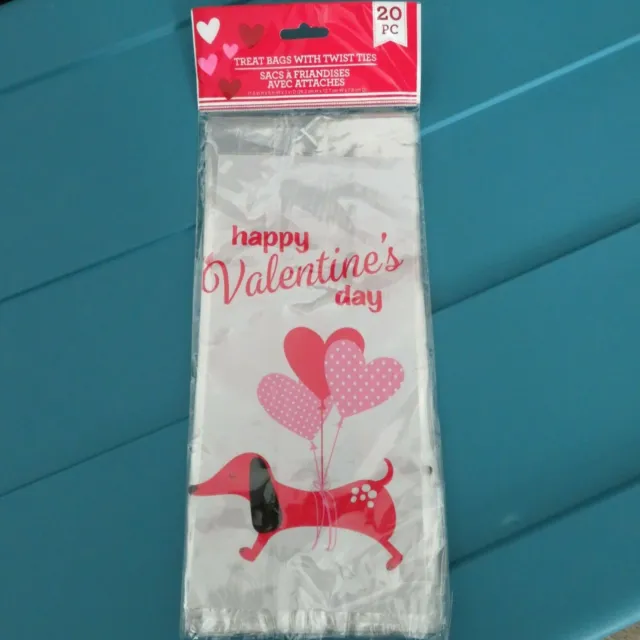 Dachshund 20 Piece Count Valentine Day Treat Gift Candy Cellophane Bags Balloons