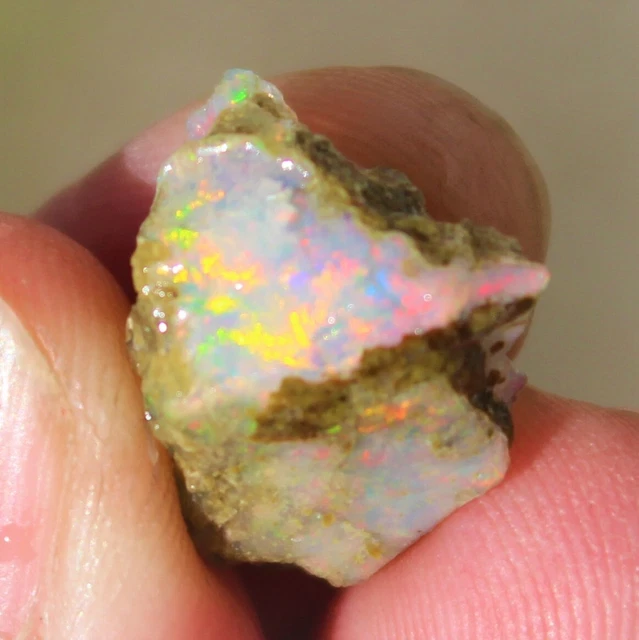 Opale de Feu Brute Multicolore d'Ethiopie de 8,975 ct