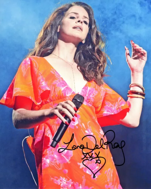 A fantastic 10x8 Autographed Photo of Lana Del Rey & CoA