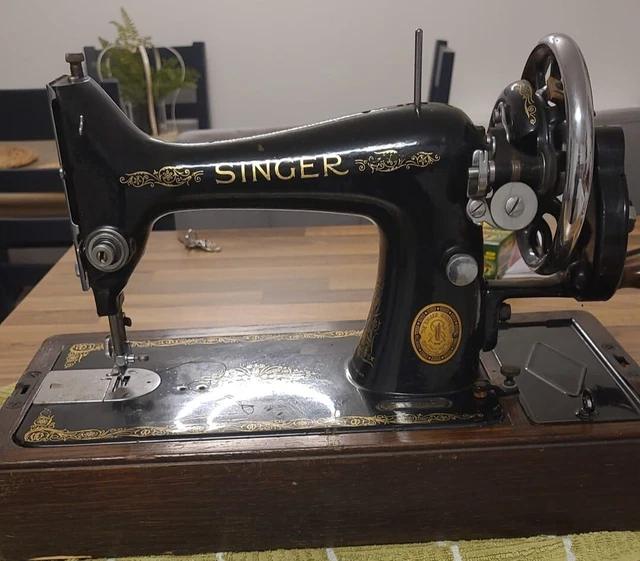 VINTAGE SINGER 99K Mk1 Hand Crank Sewing Machine 1951 with attachments