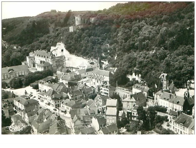 95.LA ROCHE GUYON.n°23822.VUE GENERALE.LE CHATEAU ET LE DONJON.CPSM