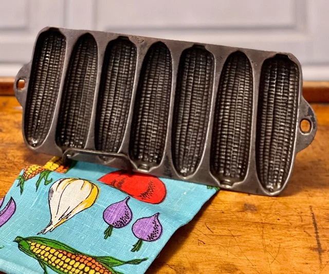 vintage cast iron cornbread mold- thanksgiving farmhouse style decor, rustic kit