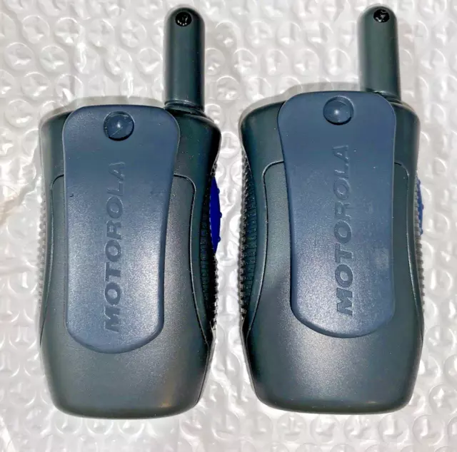 Par de radios bidireccionales Motorola TalkAbout T4500 GMRS con clip para cinturón 2