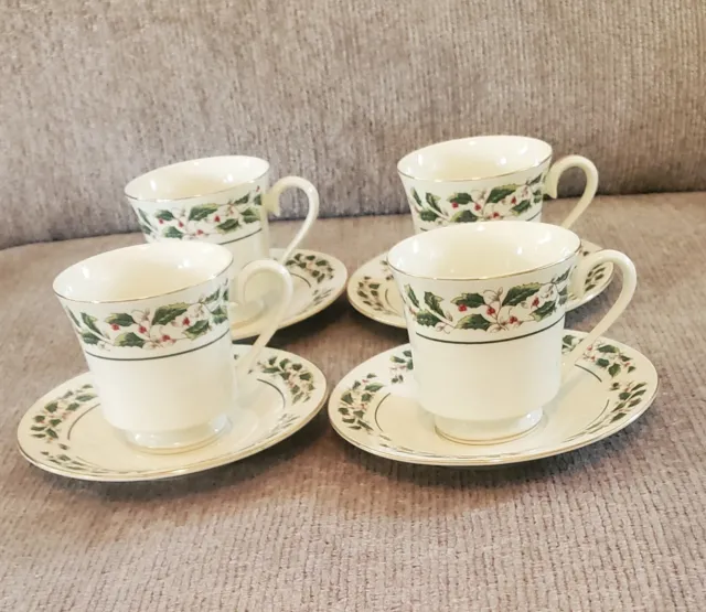 Vtg Set of  4 Budlet Christmas Holly Traditions Tea Cup & Saucers Fine China