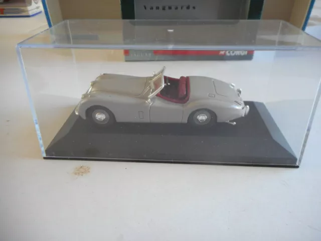 Vanguards VA05905 Jaguar XK120 gris lavande 1:43 édition Ltd + boite 3