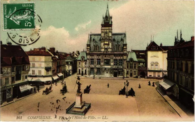 CPA COMPIEGNE - Place de l'Hotel-de-Ville (291276)