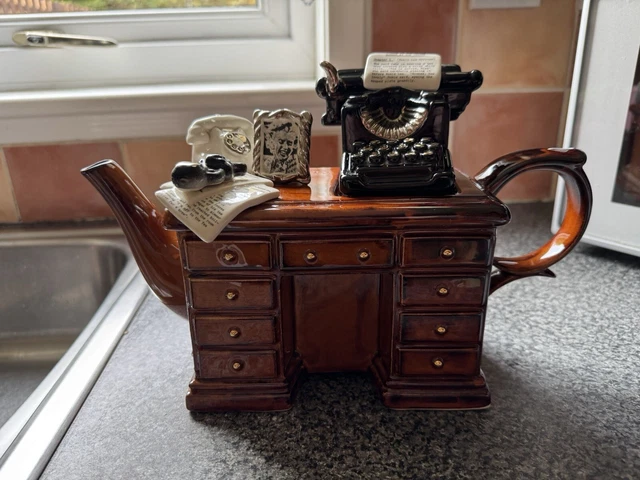 RARE VINTAGE PAUL Cardew Crime Writer Desk 3D Teapot “Murder at