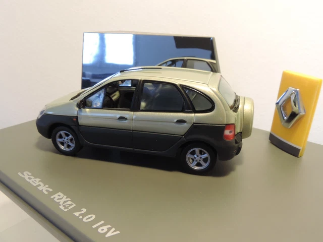 Voiture miniature Renault Scenic RX4 Universal Hobbies 1/43 3