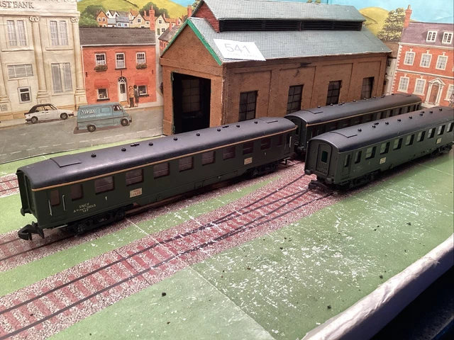 SNCF COFFRET VOYAGEURS PARIS-LILLE LOCO BB 16009 + 2 VOITURES HORNBY