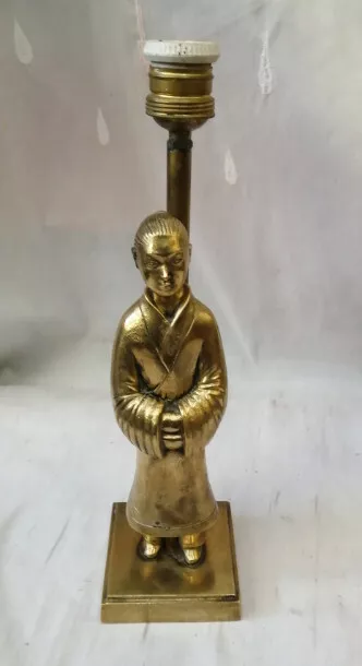 Lampara Vintage De Bronce Laton O Sim. Figura De Chino O Sim.