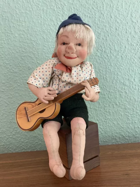 Antike Puppe “Seppl mit Gitarre”, ca. 36cm hoch