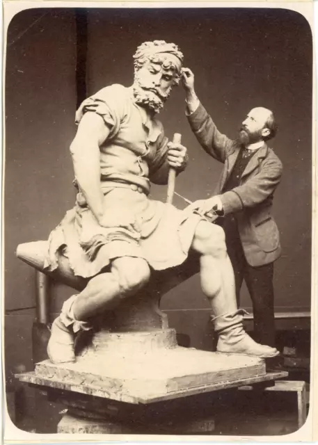 Le Sculpteur et son oeuvre  Vintage albumen print.  Tirage albuminé  9x12,5