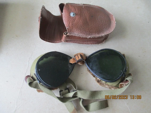 Wwii Snow Ski Googles In Brown Leather Case